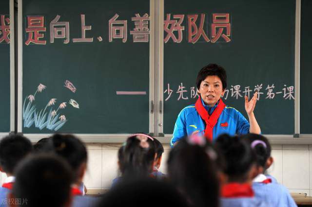 狠毒的不动产从业者吴某由于再开辟事业而急仓促地在山路上驾驶，半途遭受变乱，被山中一荒僻居处的张某所救，张某一家的亲热驯良背后仿佛躲着甚么不为人知的奥秘，当吴某得知本身曩昔的罪行与张某一家的关系时，生命遭到要挟…